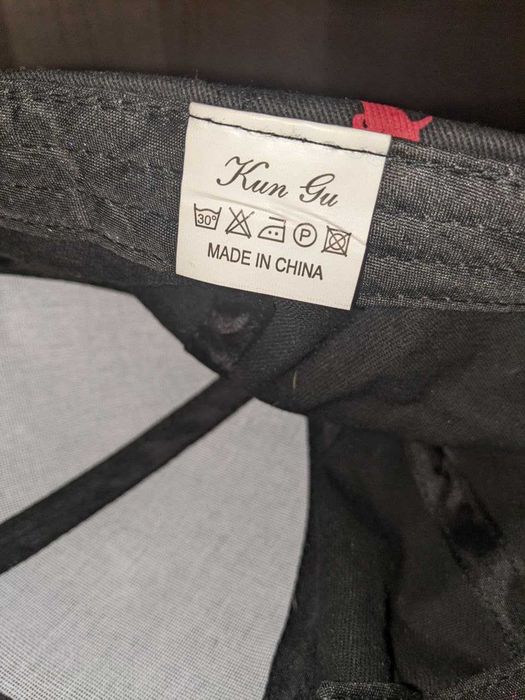 Кепка, стильная с принтом