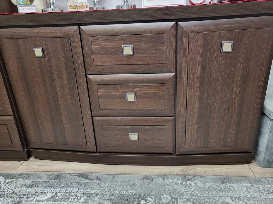 Zestaw mebli do salonu razem z ławą