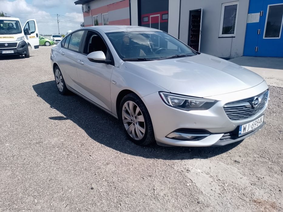 Opel Insignia 1.6 d  niski przebieg  jeżdżąca opłacona zarejestrowana