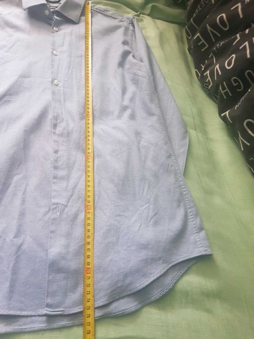 Koszula Hugo Boss .Rozmiar M. lub 39. Wymiary na zdjęciach. Stan bardzo dobry.