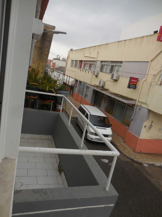 VENDO T2 ARRENDADO EM PREDIO RENOVADO - BAIXA DA BANHEIRA