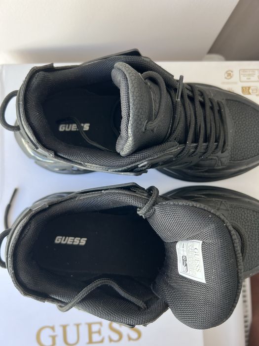 Кросівки жіночі Guess р.37