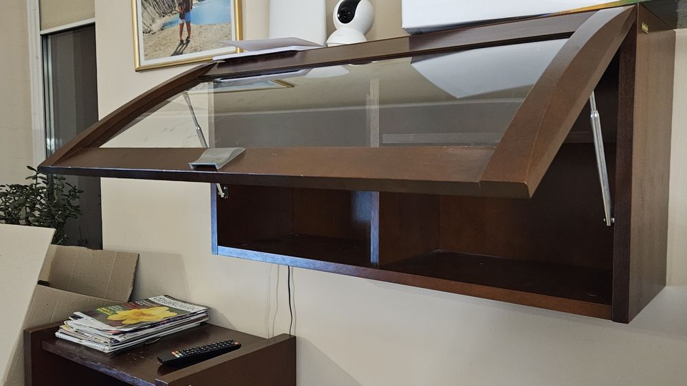 Szafka na szklo wiszaca