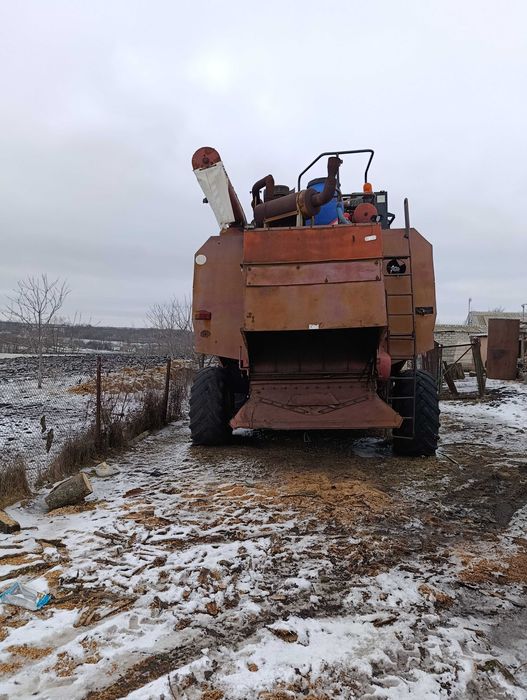 Комбайн Полесьє 1218