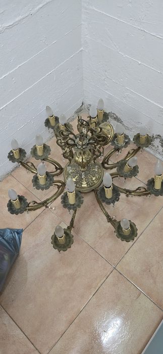 Vendo máquinas de escrever antigas e  Vendo candeeiro  antigos