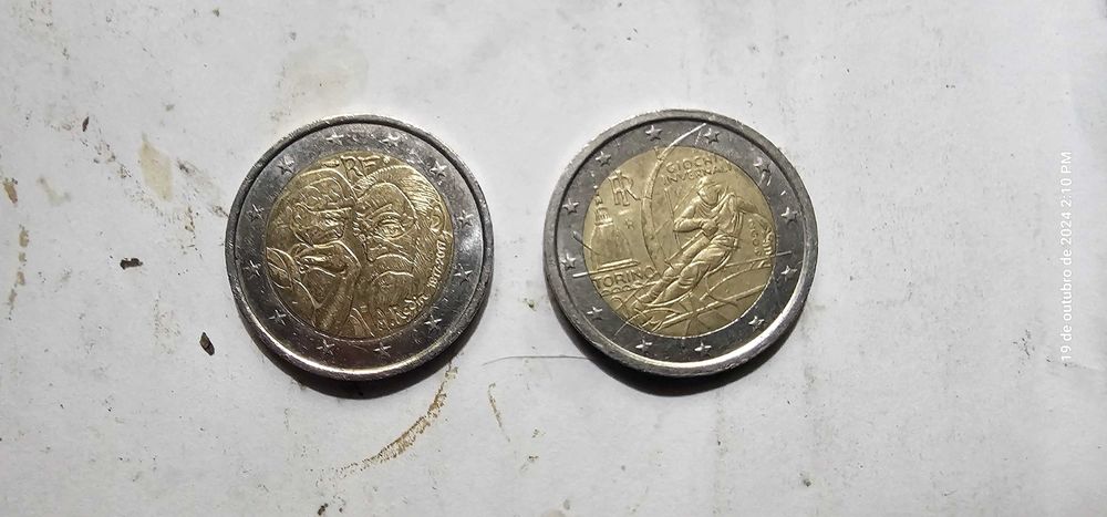 Três moedas comemorativas de 2€