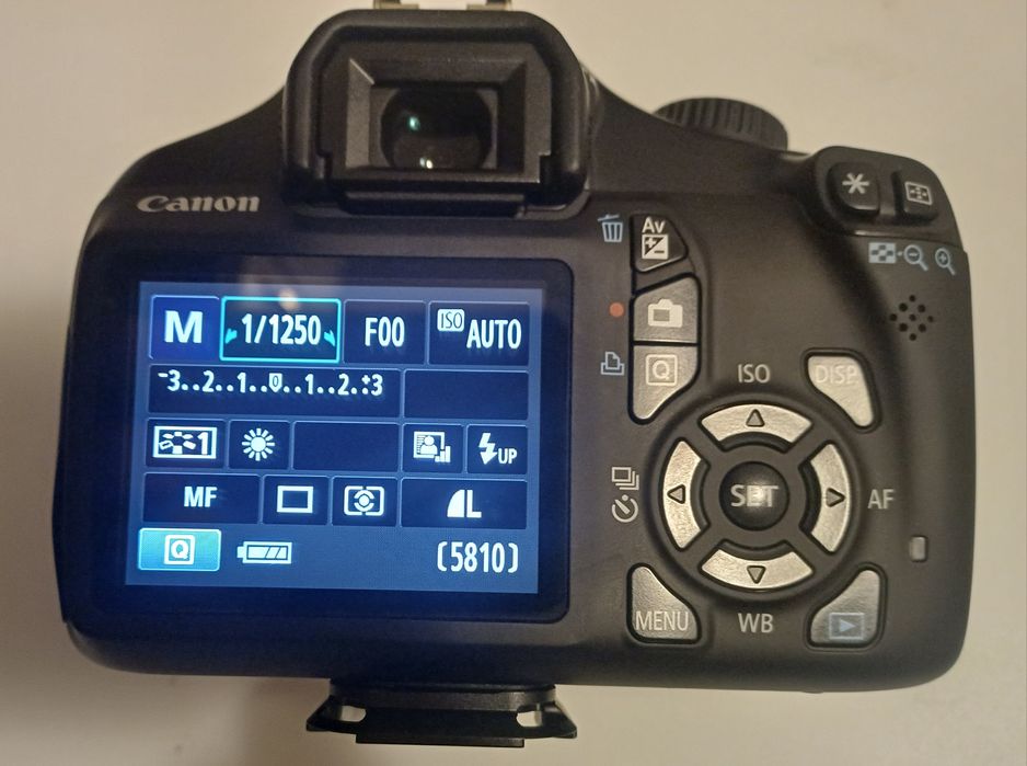 Canon 1100d mały przebieg wężyk 2 baterie