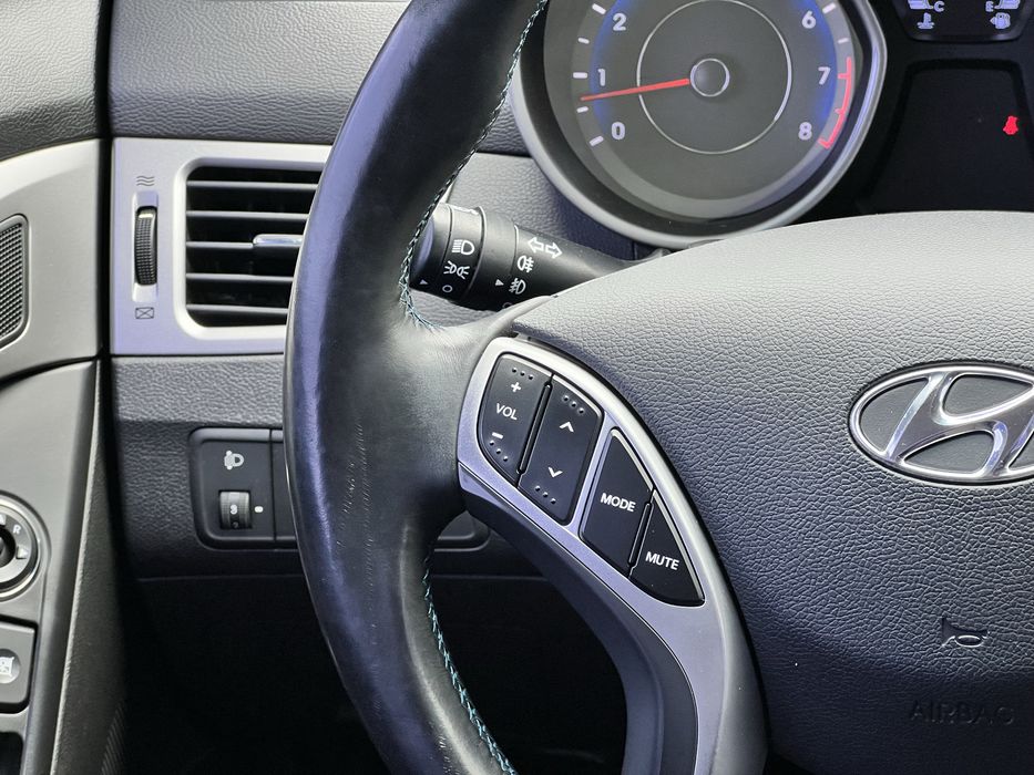Hyundai Elantra 2012 рік 1.8 бенз/газ