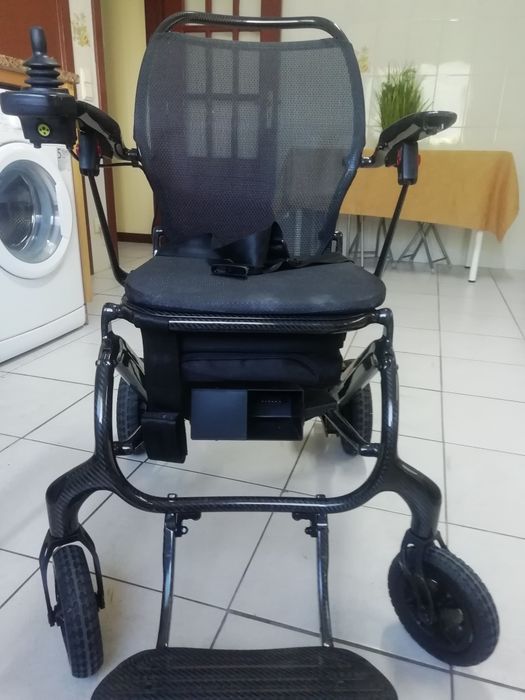 Cadeira eléctrica em carbono muito leve