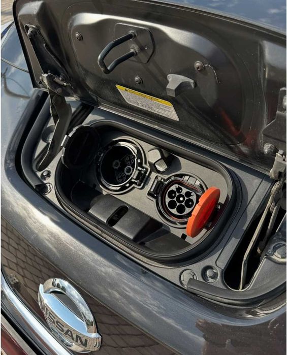 Продам авто Nissan leaf