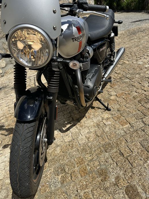 Vendo Tryumph 900 como nova poucos km