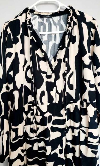 Sukienka maxi w abstrakcyjny wzór Made in Italy