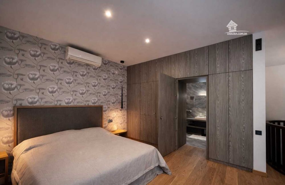 Новий будинок VIP-рівень. High-tech. Кінотеатр, сауна. До 20 осіб.