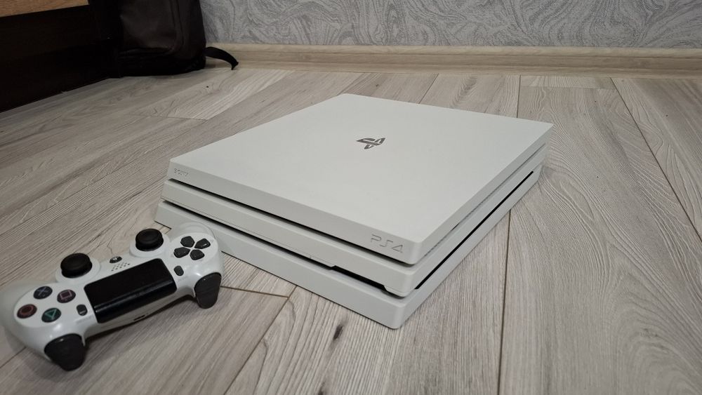 Soni PS4PRO-в ідеальному стані!