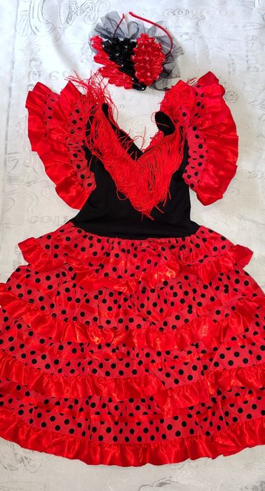 Продам красивый костюм  божьей коровки,сонечкана девочку 4-7 лет