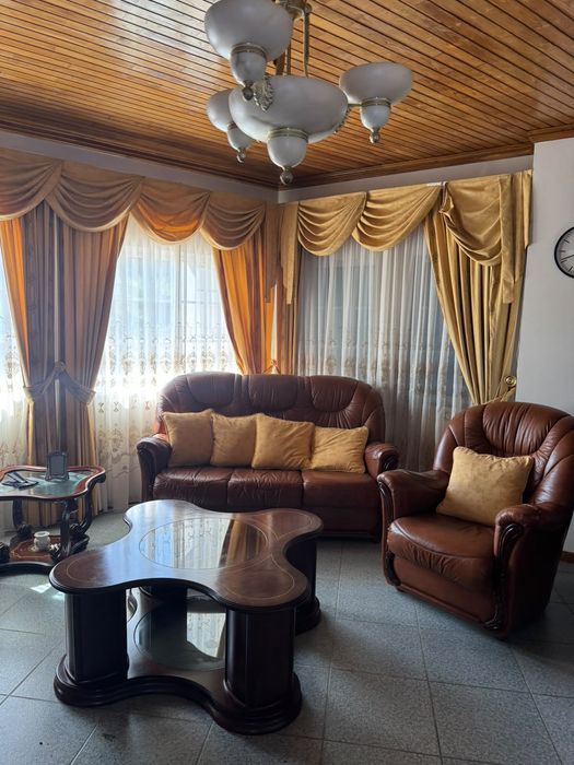 Mobilia de sala 3 sofas 2 mesinhas 2 moveis