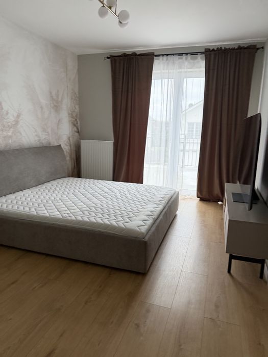 Lozko 180cm z materacem. Polecam.