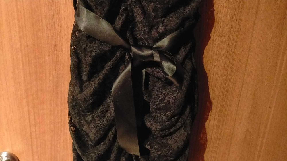 Sukienka z koronki - Elegancka " mała czarna"