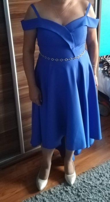 Niebieska wyjściowa suknia