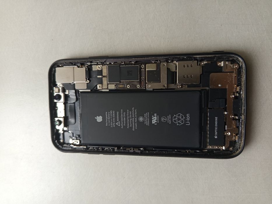 iPhone 11 na części