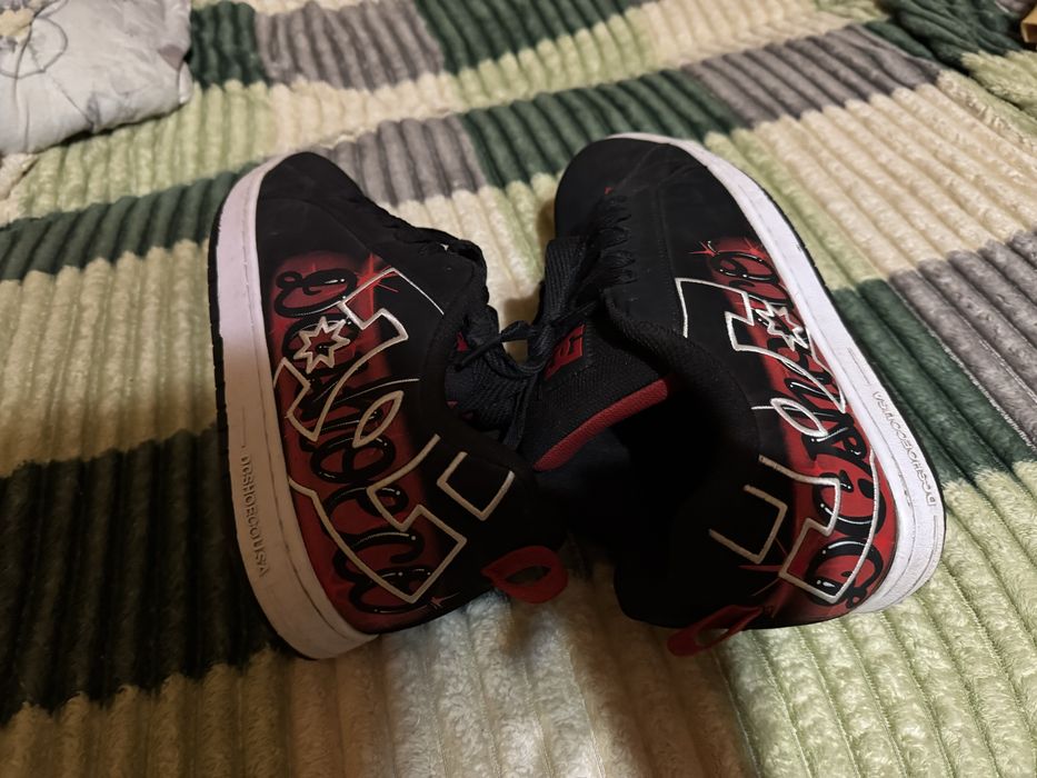 Кроссовки фирмы DC red black оригинальные