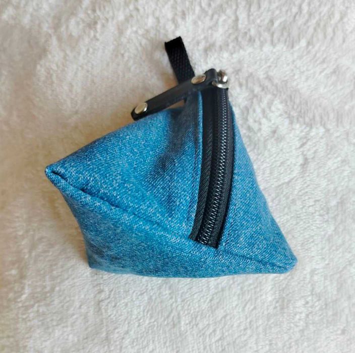 Trójkątna saszetka brelok jeans