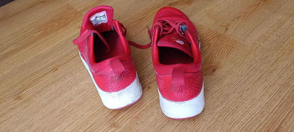 Buty Nike czerwone 40