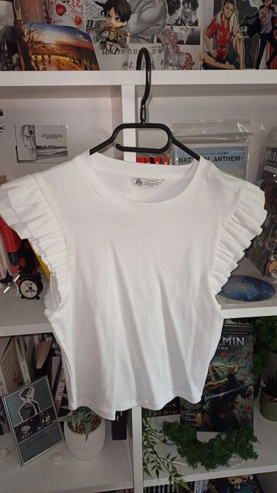 biała koszulka w stylu crop top