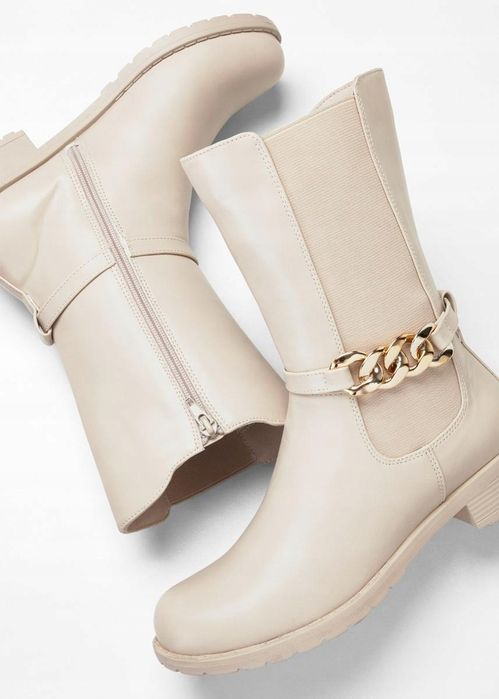 B.P.C krótkie kozaki beżowe ze złotym łańcuchem r.42