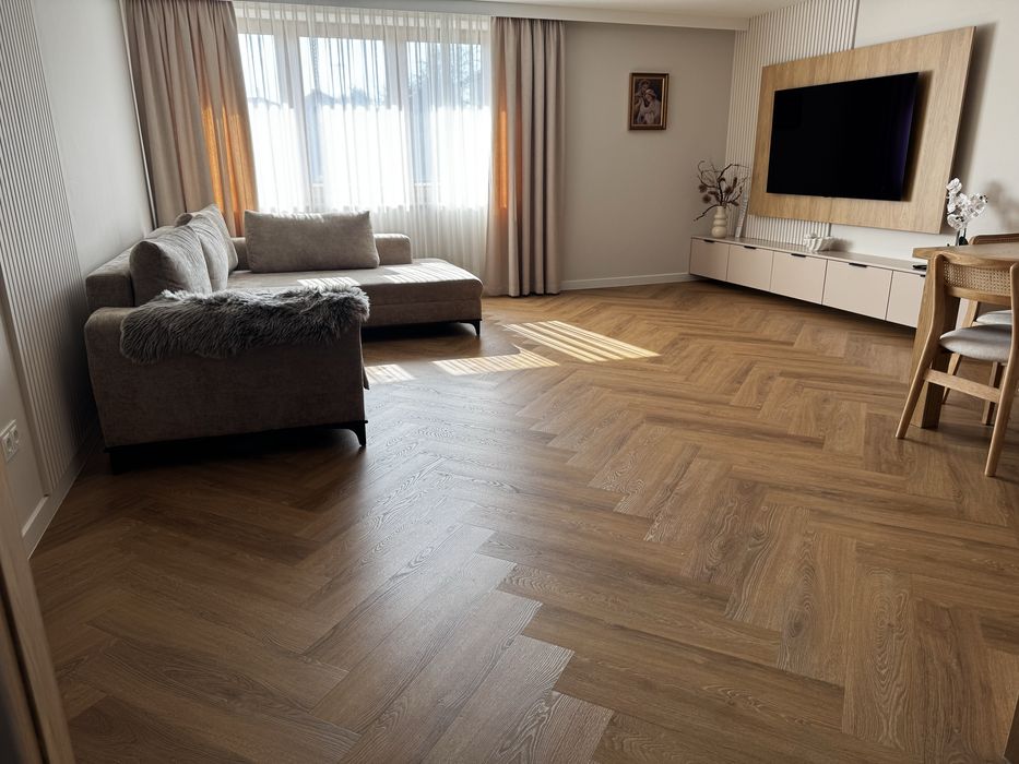 Montaż  paneli winylowych  / pcv / linoleum