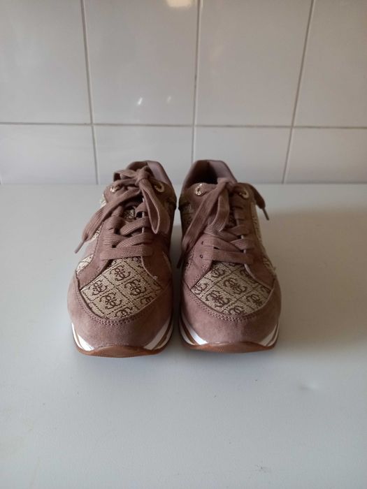 Sapatlha Guess de mulher