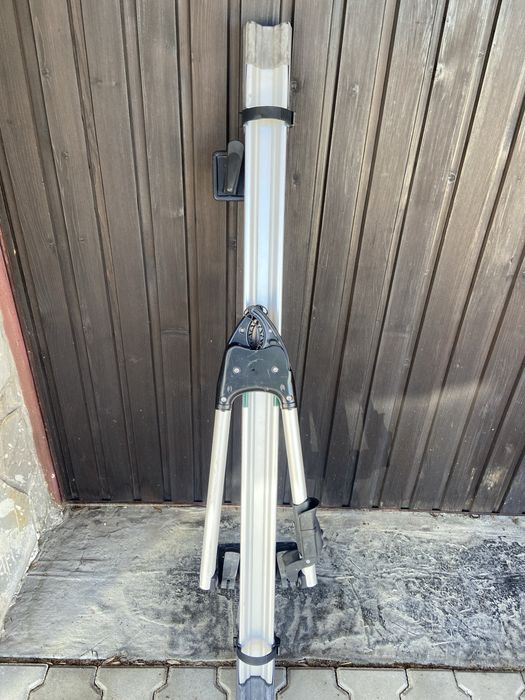 Używany  bagażnik  dachowy  Thule na  rower  .