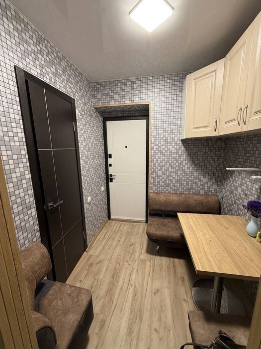 Продам кімнатну  в гуртожитку в центрі міста