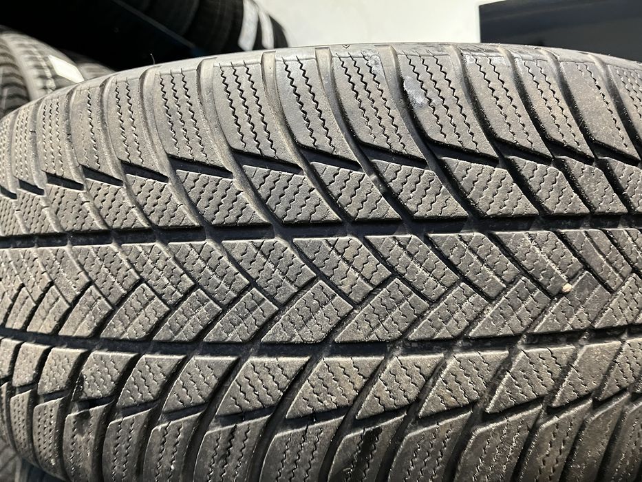 4x235/45/20 zimowe bridgestone 2021r