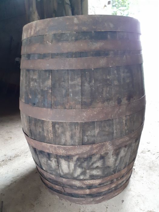 PIPA em castanho em bom estado