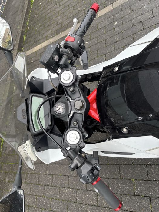 Mota Hyosung Desportiva 250cc + acessórios