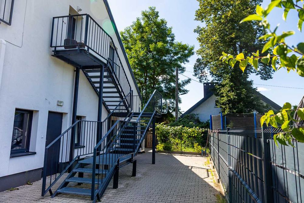 Mieszkanie w stanie deweloperskim, parking i mały ogródek - Wiśniowa Góra