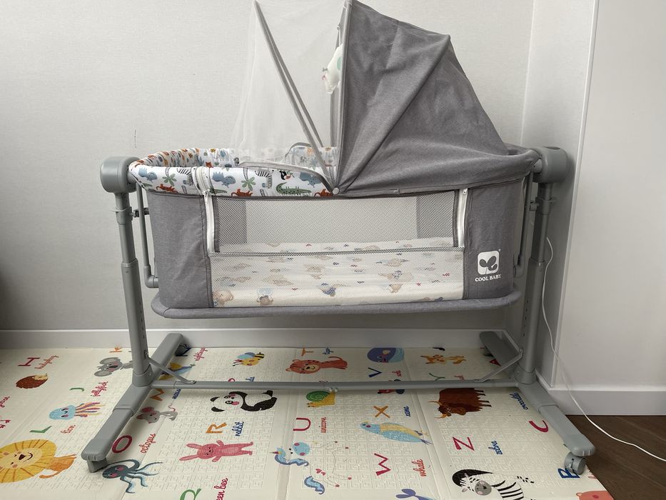 Ліжечко дитяче приставне з качалкою і музикою.