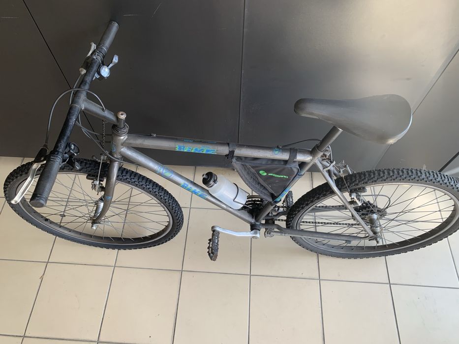 Bicicleta btt cinza