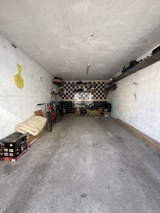 Продам капітальний гараж в центрі міста! Право власності