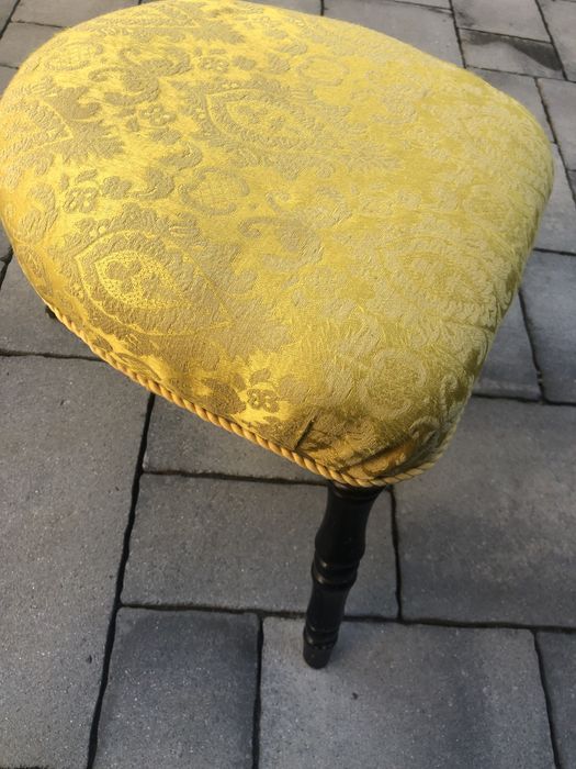 Продам пуфік мʼякий.