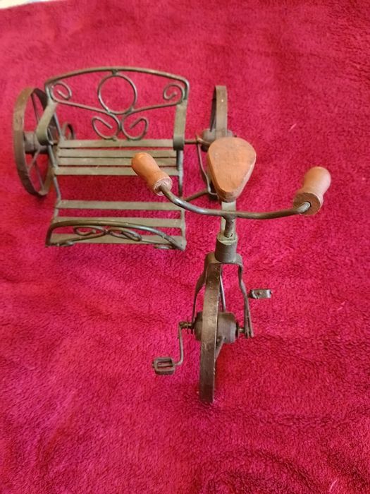 Vendo triciclo para decorar.