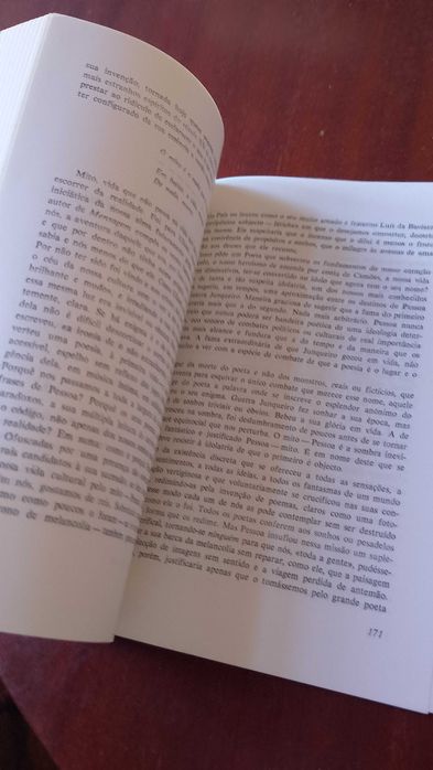 Fernando Pessoa Retrato Memória - Faculdade de Filosofia