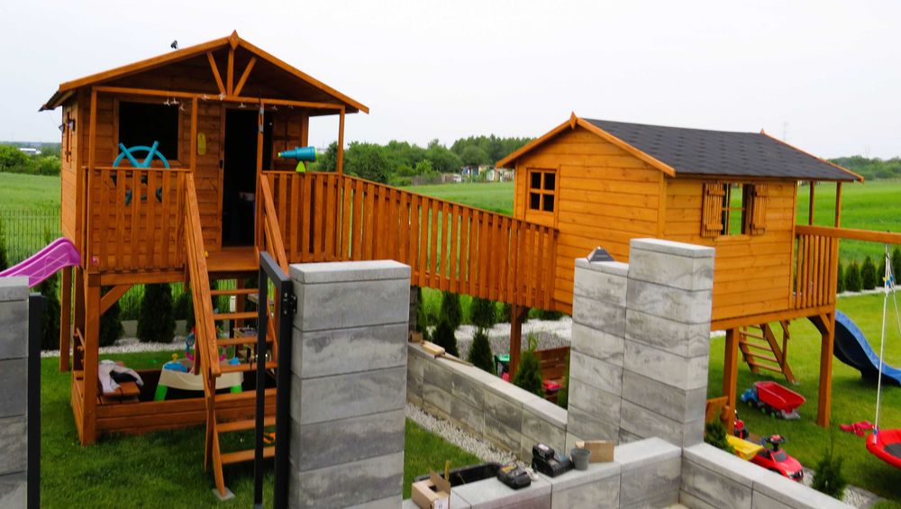 Duży domek z tarasem 200*300cm , Drewniany plac zabawna podwyższeniu, Dodatkowo: Ślizg/zjeżdżalnia 3m, Huśtawka, Piaskownica, Stół+Ławki Ściana Wspin.