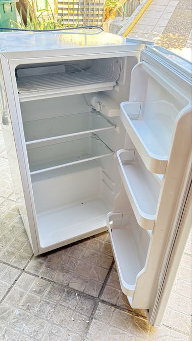 Frigibar com congelador
