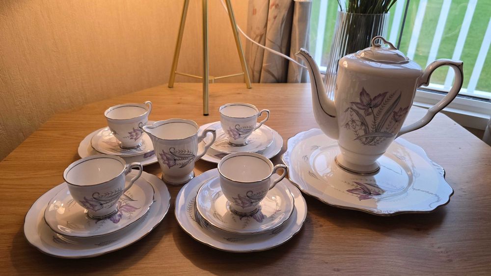 ROYAL STAFFORD BONE CHINA Cirka-1960 Demitasse Tulip set.