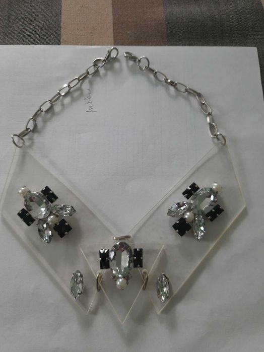 Nowoczesny naszyjnik