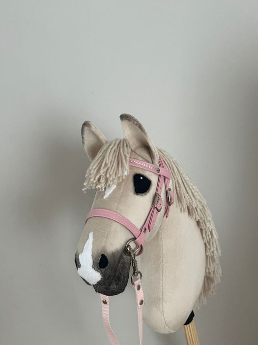 Hobby horse izabelowaty 2