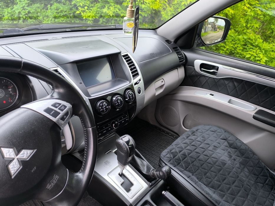 Mitsubishi pajero sport