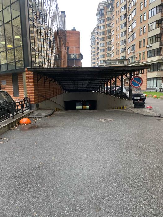 Продам паркинг, Печерск, Старонаводницкая 13